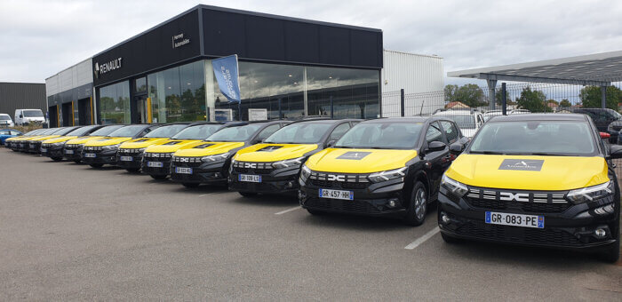 nouvelles voitures dacia sandero pour l'association Amaelles Saône et Loire