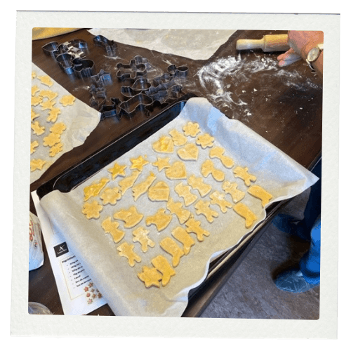 atelier cuisine dans les residences amaelles pour preparer la recette des bredeles et mannalas alsaciens