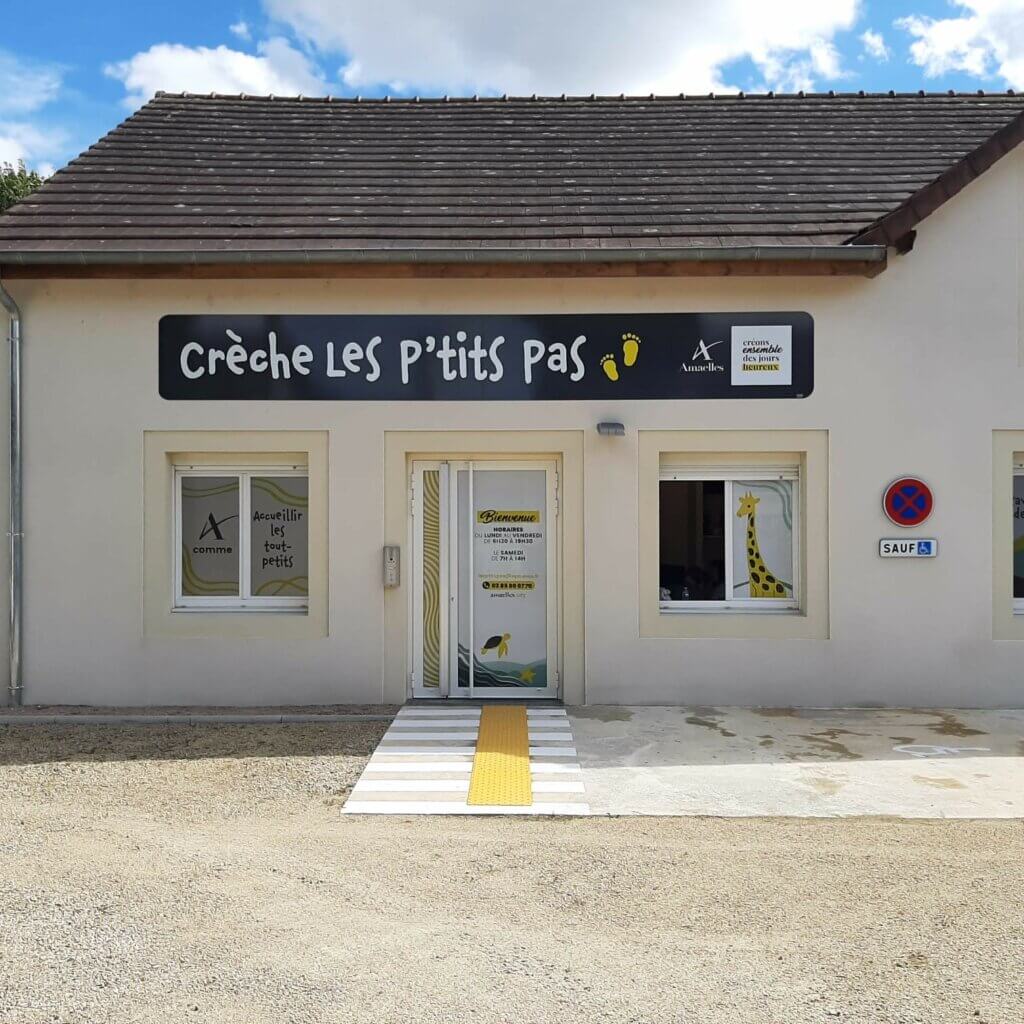 Devanture crèche les p'tit pas Blanzy