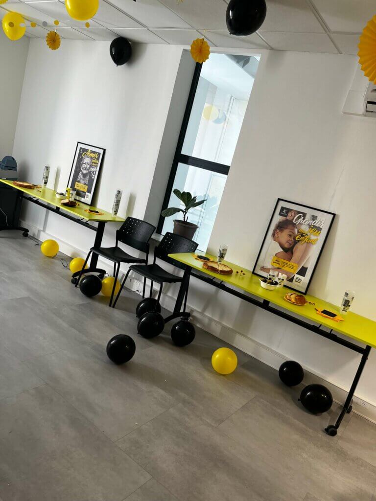 Semaine Jaune à Soli-cités Aides, alias Amaelles Doubs. Salle décorée à Audincourt